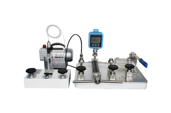 Hochdruckhandpumpe für Arbeitsmedien 25 Transformatoröl Druckbereich 0-2500 Bar