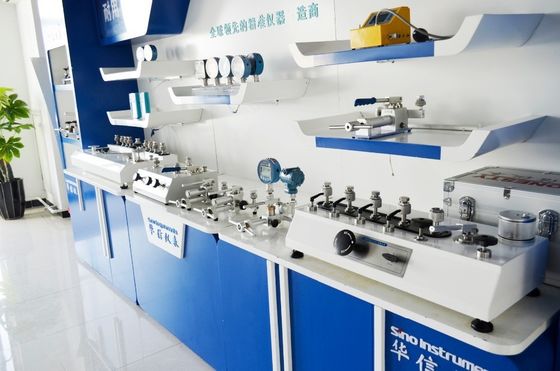 Verbessern Sie Ihre Messungen mit unserem leichten 900 psi Pneumatischen Druckkalibrator